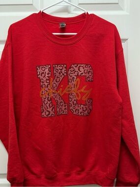 Red Graphic Crewneck Sweatshirt - 'KC Chiefs' leopard print detail righnstone